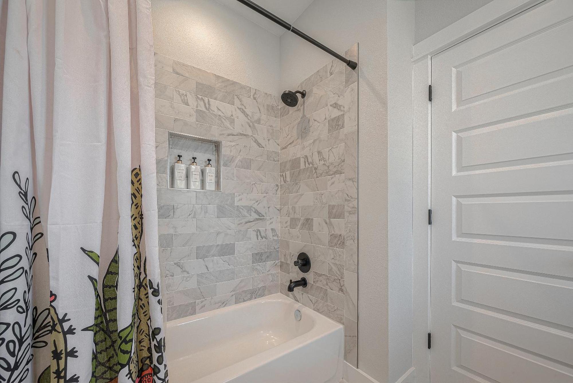 Modern Near Downtown With Fast Wifi, Bbq, Games & Ev Equipped! Houston