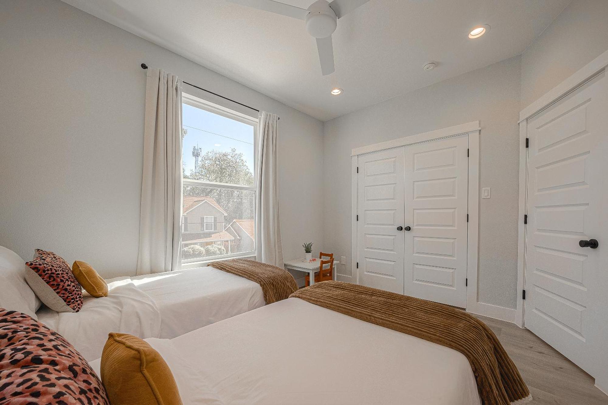 Hébergement de vacances Modern Near Downtown With Fast Wifi, Bbq, Games & Ev Equipped!