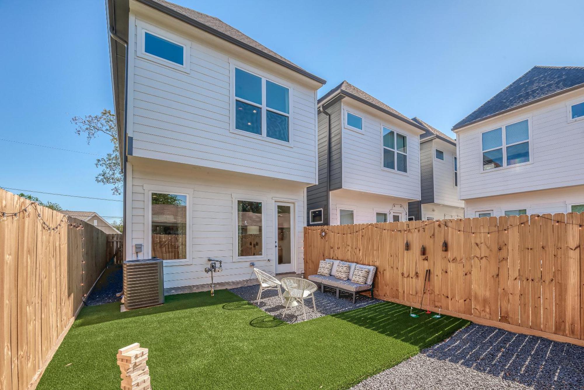 Modern Near Downtown With Fast Wifi, Bbq, Games & Ev Equipped! *