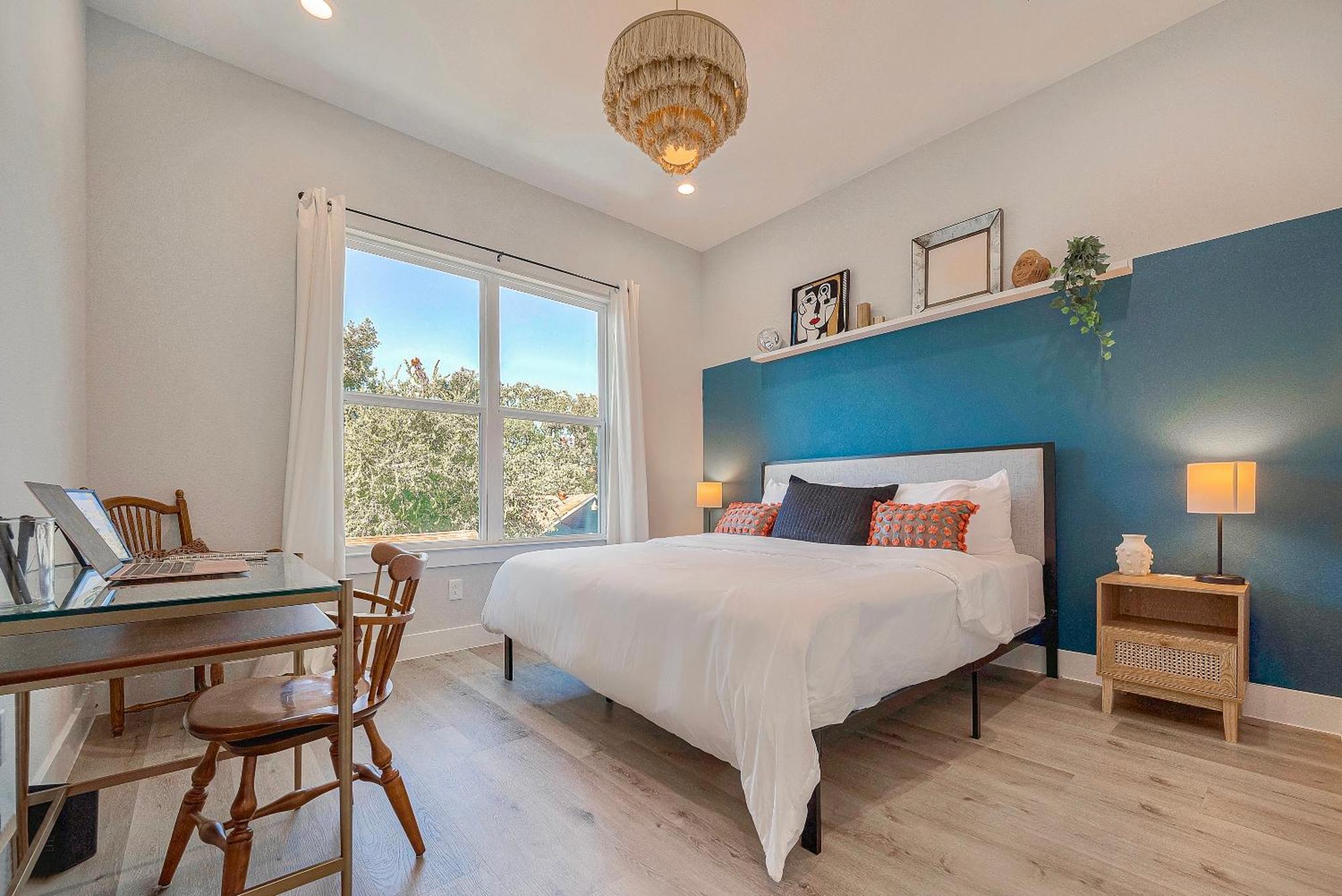 Modern Near Downtown With Fast Wifi, Bbq, Games & Ev Equipped! *