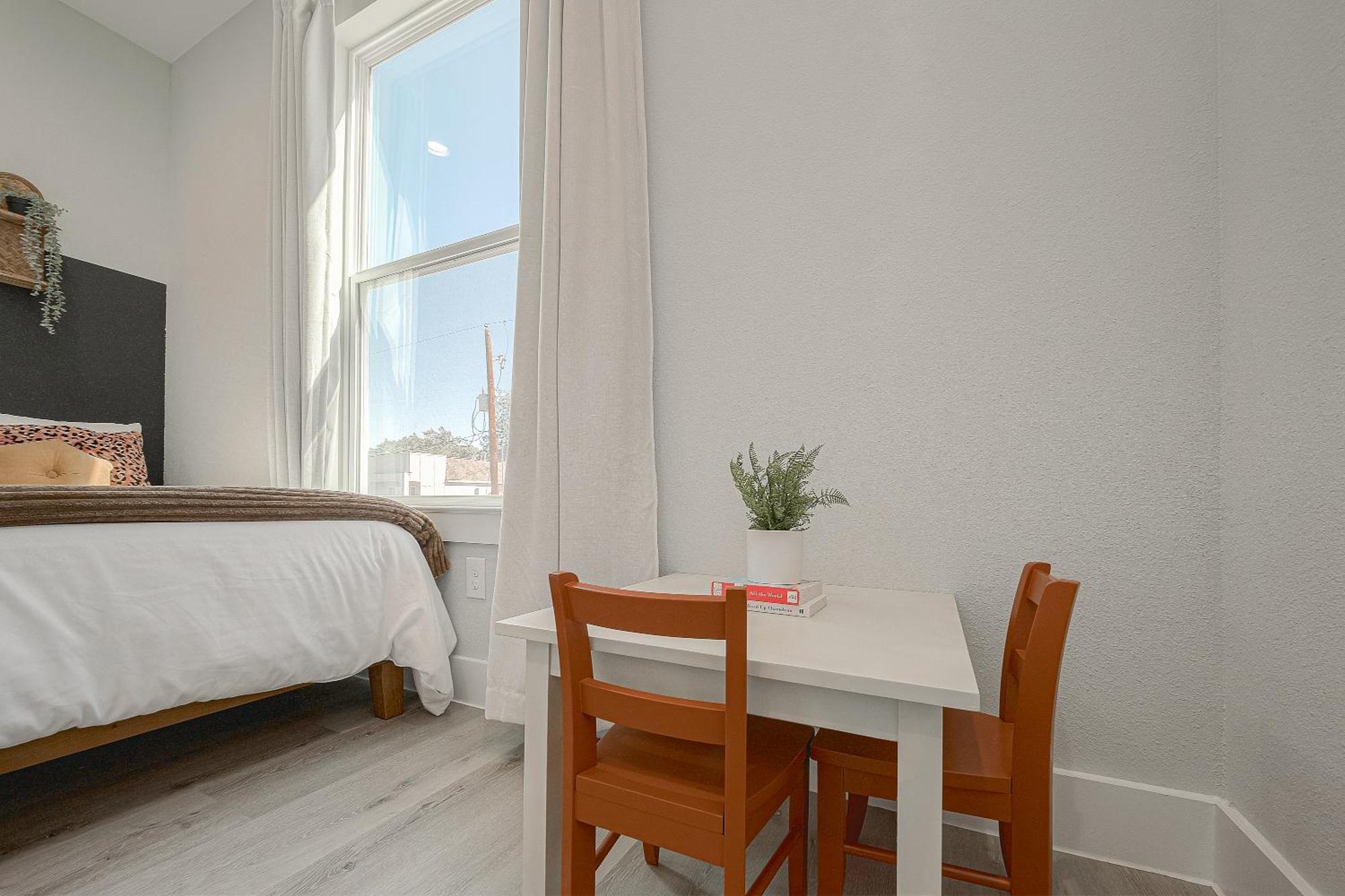 Modern Near Downtown With Fast Wifi, Bbq, Games & Ev Equipped! Houston