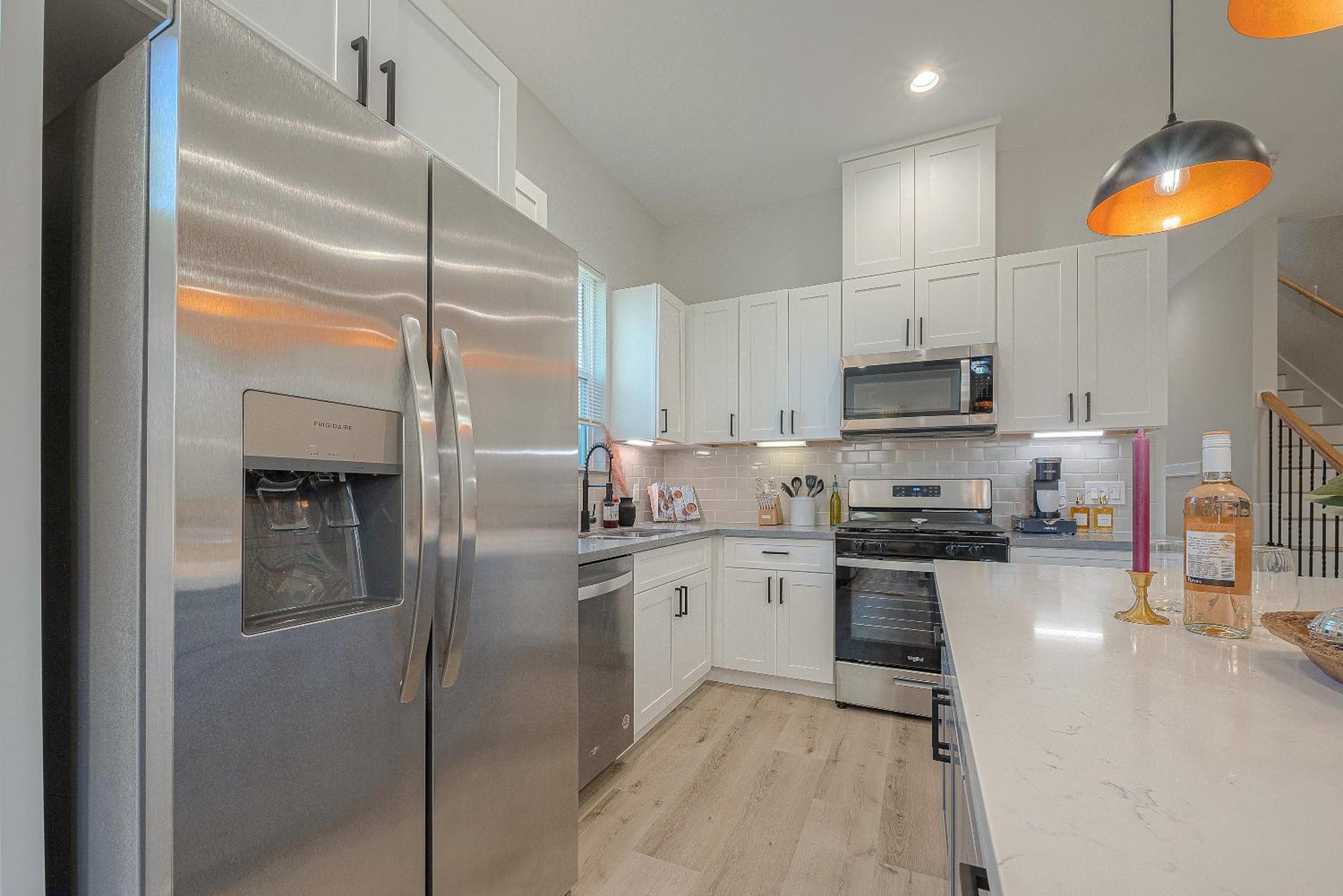 Modern Near Downtown With Fast Wifi, Bbq, Games & Ev Equipped!